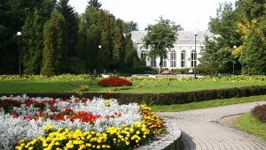 To uzdrowisko kochali wielcy ludzie. Na miejscu termy, park zdrojowy i szlaki rowerowe 