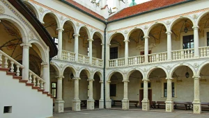 Ten Mały Wawel leży 160 km od Krakowa. Nazywany perłą Podkarpacia