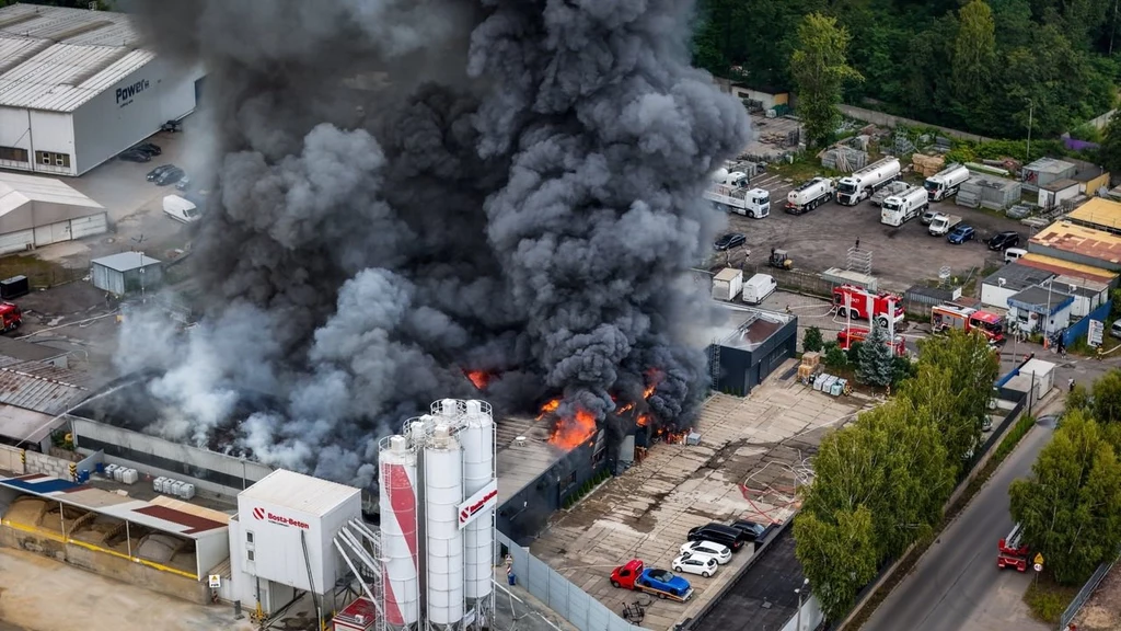 Pożar hali w Siemianowicach Śląskich Pożar hali w Siemianowicach Śląskich
