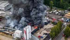 Pożar hali w Siemianowicach Śląskich. Trwa akcja gaśnicza