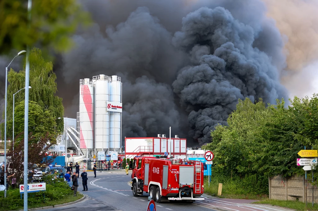 Pożar hali w Siemianowicach Śląskich