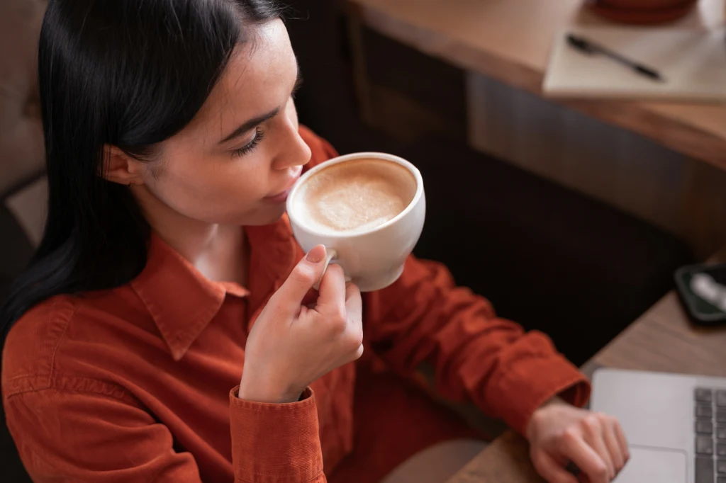 Według badaczy z Uniwersytetu Kopenhaskiego picie kawy z mlekiem może wspomagać odporność 