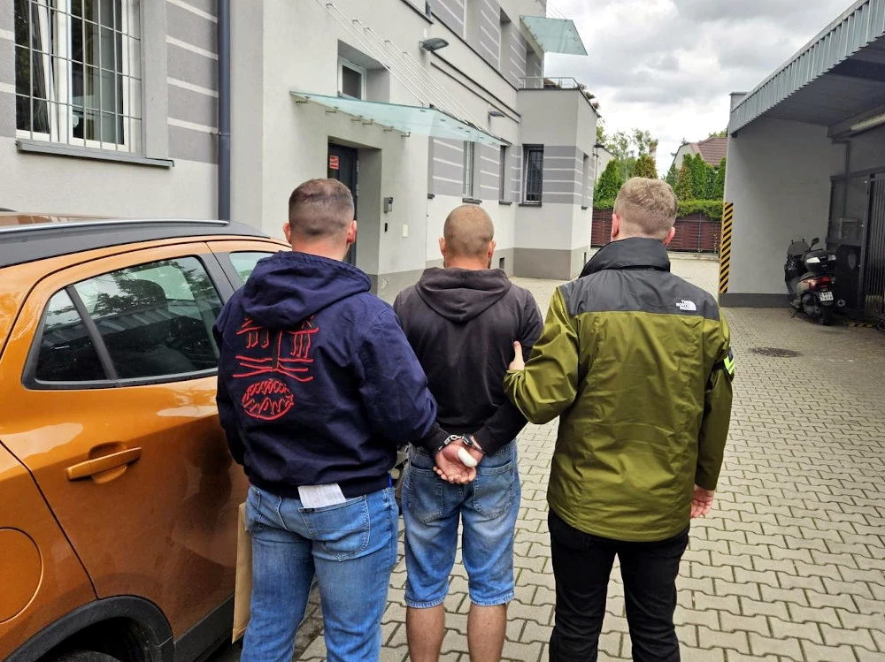 Policjanci zatrzymali mężczyznę, który zaatakował maczetą przypadkowego przechodnia Policjanci zatrzymali mężczyznę, który zaatakował maczetą przypadkowego przechodnia
