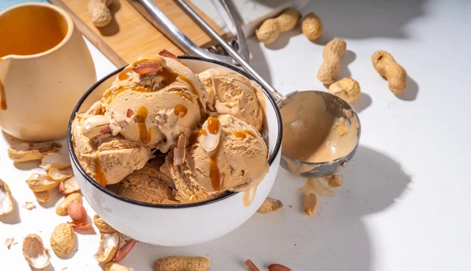 Smak jak w najlepszej cukierni. Jak ciekawie podać lody? Z prażonymi ziarnami, popcornem albo z espresso