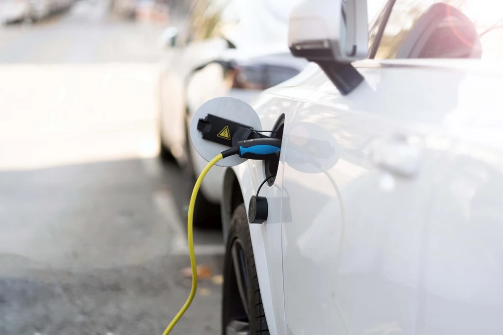 Dlaczego sławni i bogaci wybierają pojazdy elektryczne?