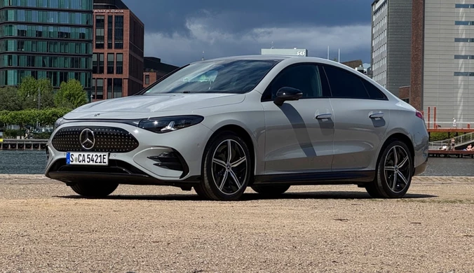 Mercedes CLA debiutuje w salonach w wersji elektrycznej. Z czasem dołączy jeszcze hybryda 