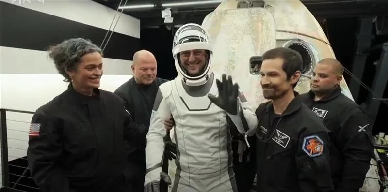 Sławosz Uznański-Wiśniewski wylądował. Polski astronauta wrócił na Ziemię