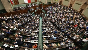 Polacy opowiadają się za odejściem z parlamentu wieloletnich posłów i senatorów