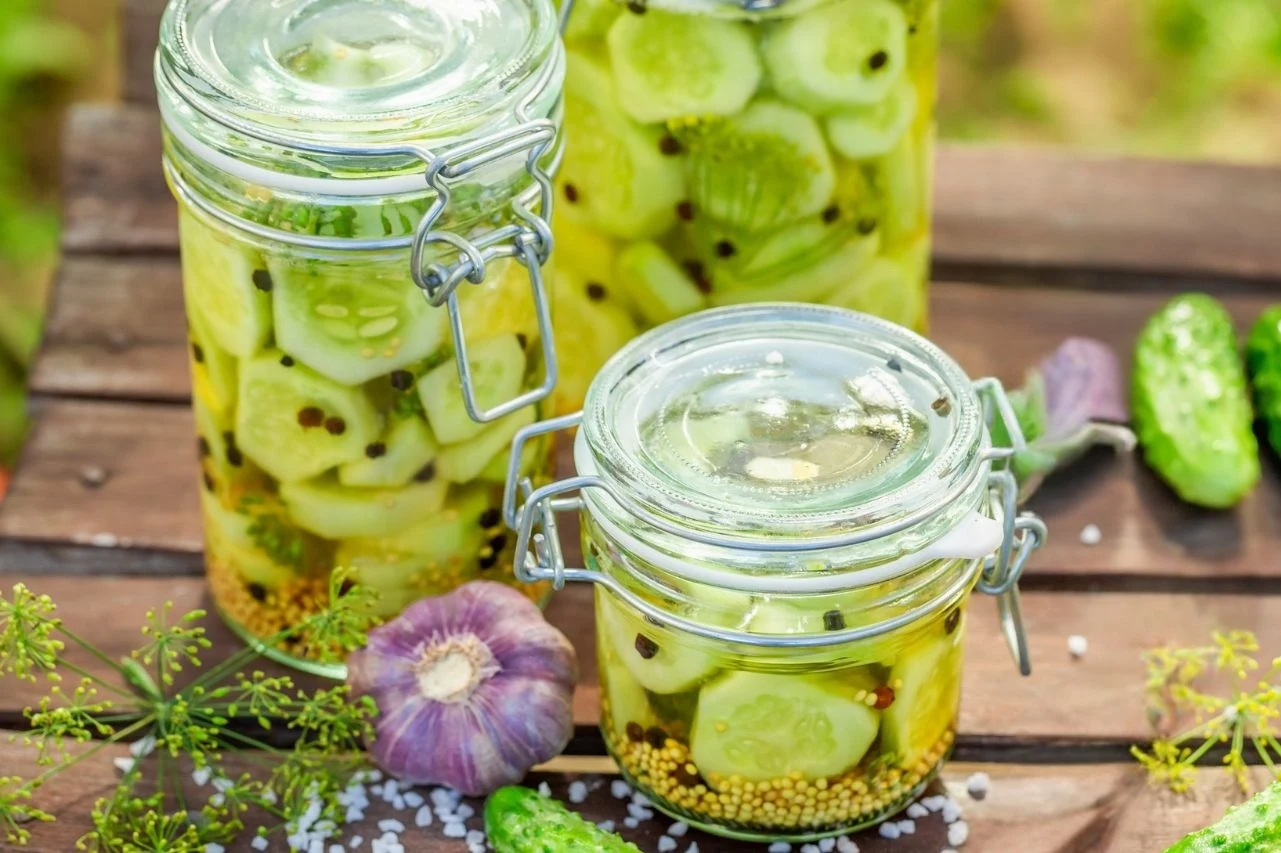 Mizeria w słoikach to prosty sposób na zachowanie pysznych warzyw także zimą Mizeria w słoikach to prosty sposób na zachowanie pysznych warzyw także zimą