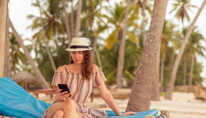 Spędzasz wakacje beztrosko w bajecznym miejscu i nagle otrzymujesz SMS-a od koleżanki z pracy o zwolnieniach? Spokojnie, to nie znaczy, że ciebie też zwolnią