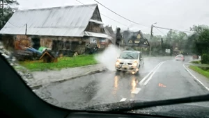 Chwile grozy pod Olkuszem. Ciężarówka trafiona piorunem