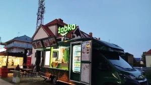 Żabka z nietypowymi sklepami, Polacy zrobią zakupy w food trucku albo kontenerze
