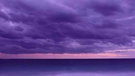 Purpurowe niebo można oglądać przed lub po silnych huraganach i sztormach