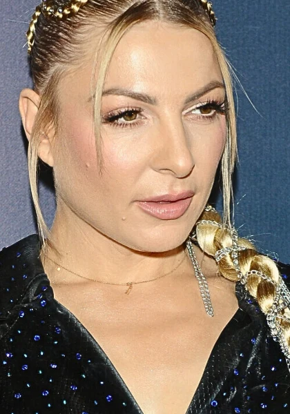 Magda Narożna wyszła na scenę. Wszyscy patrzyli tylko na jedno