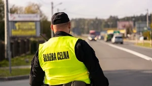 Przedsiębiorca postawił przecinek w złym miejscu w deklaracji celnej. Błąd spowodował, że nałożono na niego karę. Zdjęcie ilustracyjne 