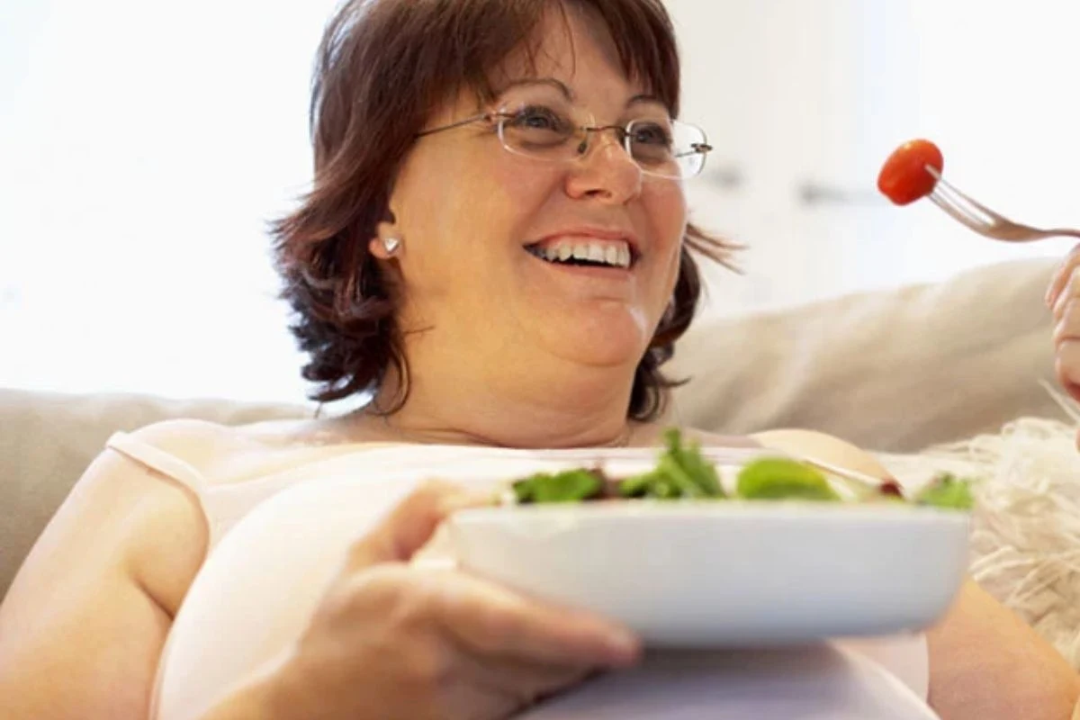 Jedzenie błonnika prowadzi do obniżenia "złego" cholesterolu we krwi, a tym samym zmniejsza ryzyko m.in. miażdżycy Jedzenie błonnika prowadzi do obniżenia "złego" cholesterolu we krwi, a tym samym zmniejsza ryzyko m.in. miażdżycy