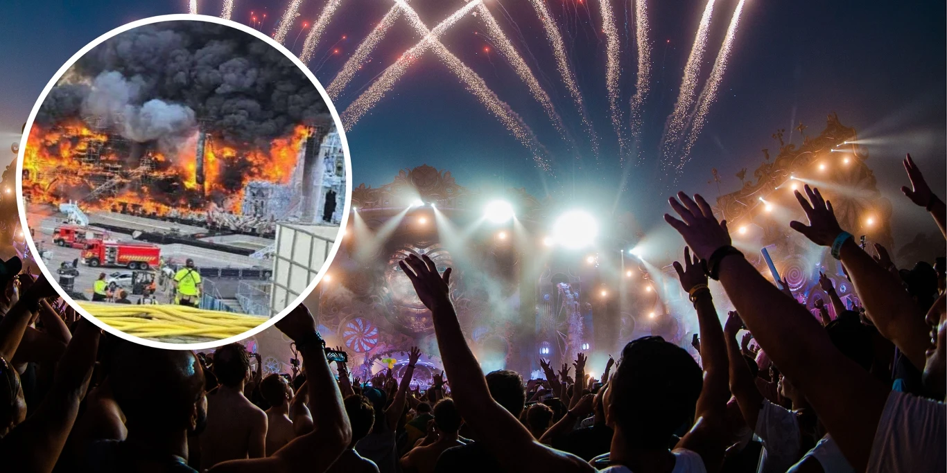 Główną scenę festiwalu Tomorrowland trawi ogień Tłum ludzi z uniesionymi rękami bawi się podczas koncertu plenerowego w nocy, a na niebie rozbłyskują fajerwerki; w okrągłej wstawce widoczny poważny pożar z płomieniami i czarnym dymem, wokół pracują służby ratunkowe.