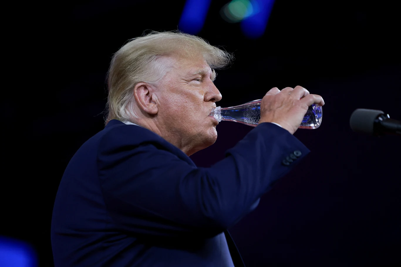 Coca-Cola z cukrem trzcinowym zamiast syropu kukurydzianego to nowy pomysł prezydenta USA Donalda Trumpa Coca-Cola z cukrem trzcinowym zamiast syropu kukurydzianego to nowy pomysł prezydenta USA Donalda Trumpa