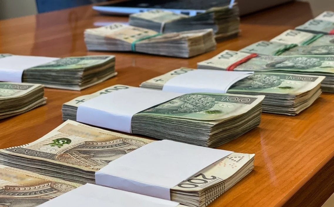 Zdjęcie gotówki odzyskanej od czterech urzędniczek z Kostrzyna nad Odrą. Zdjęcie gotówki odzyskanej od czterech urzędniczek z Kostrzyna nad Odrą.