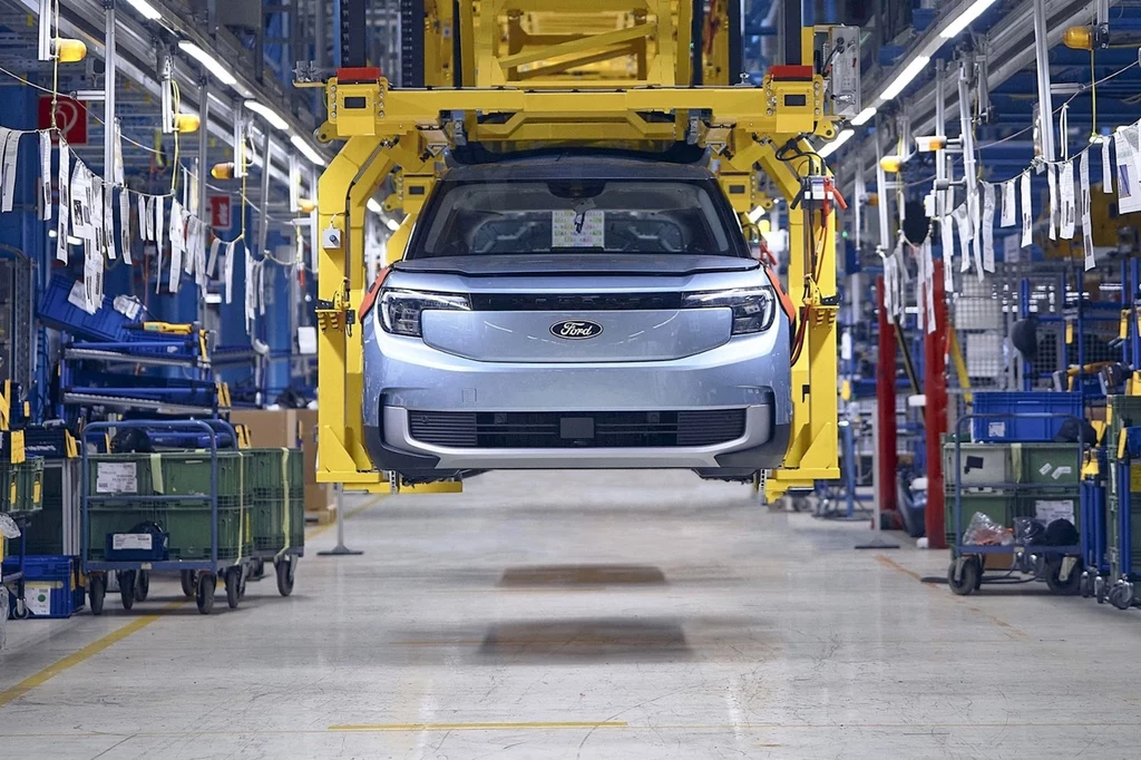 Ford zgodził się na program dobrowolnych odejść z fabryki w Kolonii. Do 2032 roku z zakładu odejdzie 2900 pracowników Ford zgodził się na program dobrowolnych odejść z fabryki w Kolonii. Do 2032 roku z zakładu odejdzie 2900 pracowników