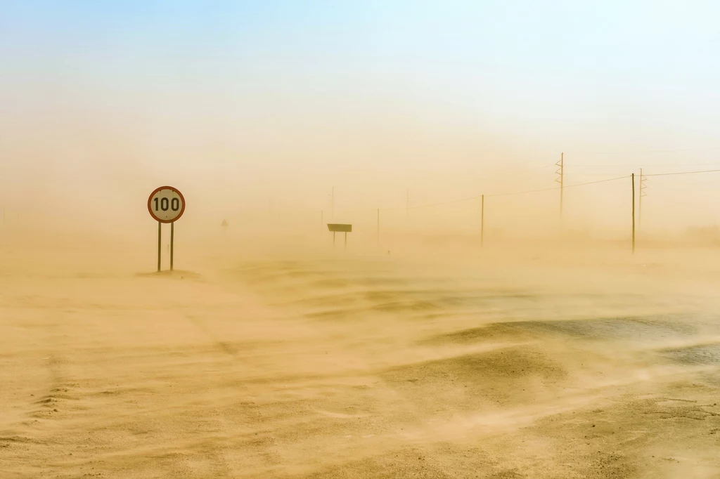 Każdego roku do atmosfery emitowane są około 2 miliardy ton pyłu