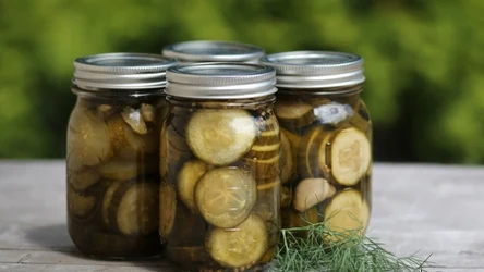 Smaczne ogórki w plastrach do słoików