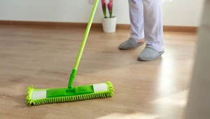 Dodaj do wody, a twoje panele będą lśnić jak nowe