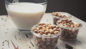 Soja i pozyskiwane z niej produkty, to dobry sposób na opanowanie menopauzy