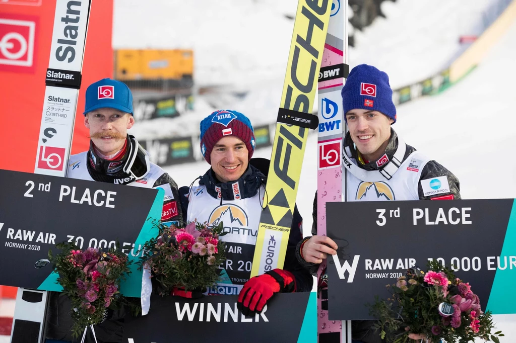 Kamil Stoch po raz pierwszy zwyciężył w cyklu Raw Air w 2018 roku Kamil Stoch po raz pierwszy zwyciężył w cyklu Raw Air w 2018 roku