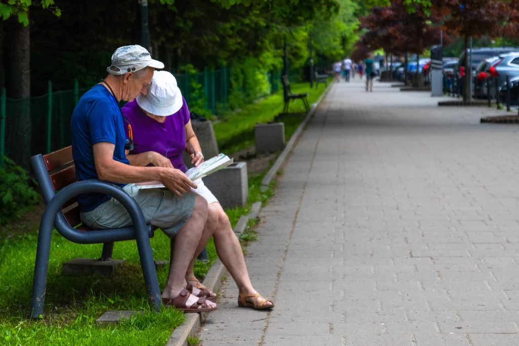 Jakie wypłaty wpłyną na konta seniorów w sierpniu?