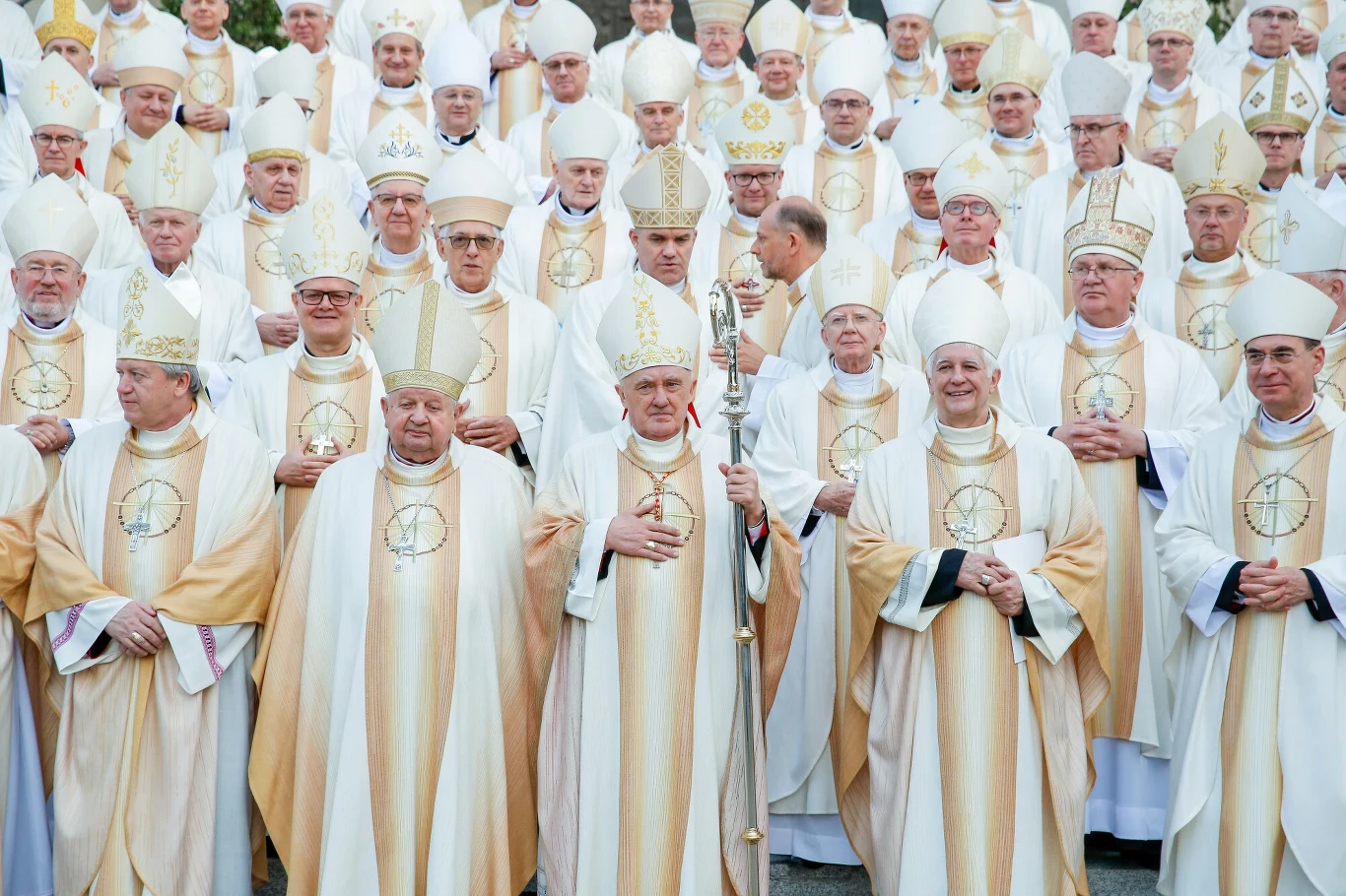Uczestnicy zebrania plenarnego Konferencji Episkopatu Polski w Katowicach