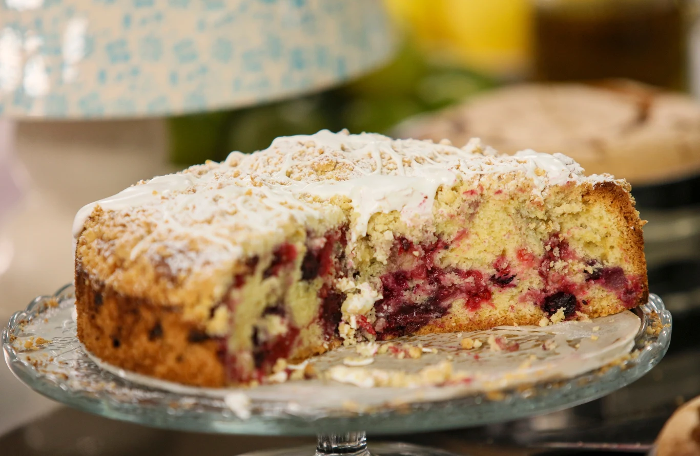 Opadające owoce w cieście to częsty problem. Na szczęście w prosty sposób można się z nim uporać.