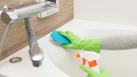 Ja wyczyścić wanna? Użyj tego, a będzie lśnić jak nowa