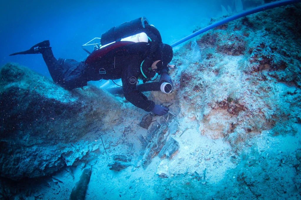 Archeolodzy dokonali kolejnego odkrycia w sławnym wraku z Antykithiry Archeolodzy dokonali kolejnego odkrycia w sławnym wraku z Antykithiry