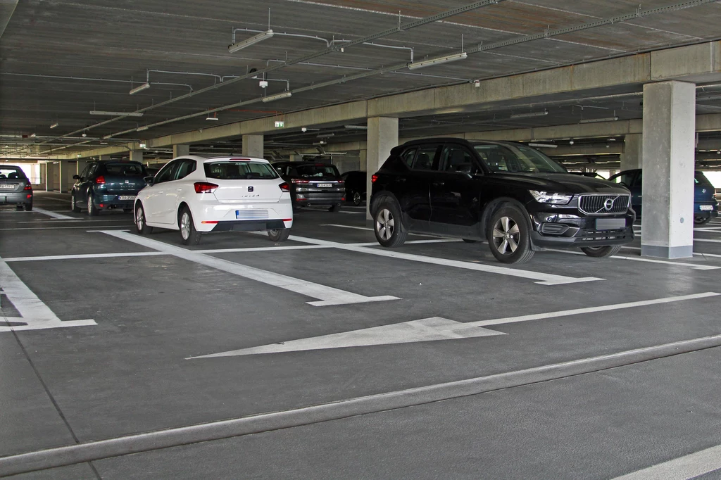 Na parkingu P+R Górka Narodowa w Krakowie wprowadzono limit wysokości pojazdu wynoszący 1,6 m Na parkingu P+R Górka Narodowa w Krakowie wprowadzono limit wysokości pojazdu wynoszący 1,6 m