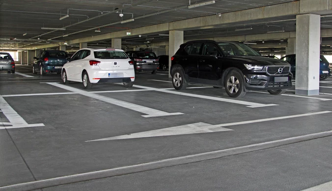Na parkingu P+R Górka Narodowa w Krakowie wprowadzono limit wysokości pojazdu wynoszący 1,6 m