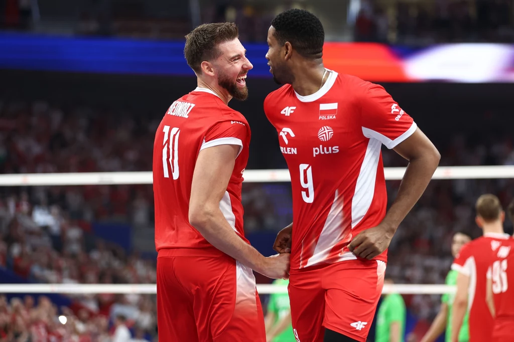Bartosz Bednorz uśmiechnięty, obok Wilfredo Leon Bartosz Bednorz uśmiechnięty, obok Wilfredo Leon