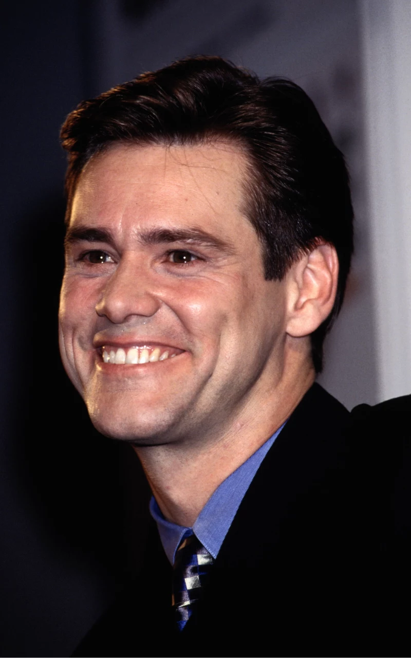 Na przełomie lat 80 i 90 Jim Carrey nadal nie był gwiazdą, a ledwie zauważanym młodym komikiem