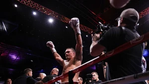 Usyk zabrał głos po nokaucie i od razu zaczął rzucać nazwiskami. Reakcja publiki mówi wszystko