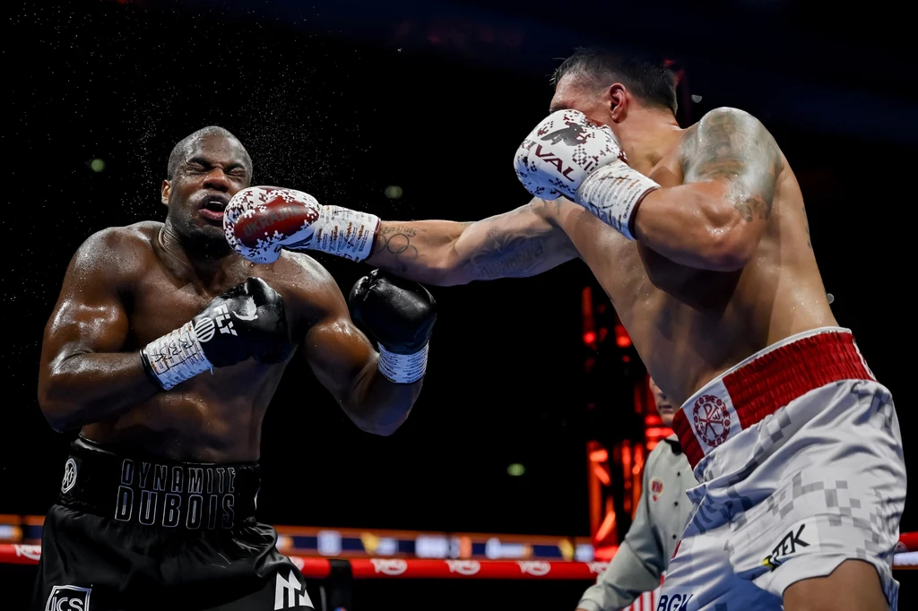Ołeksandr Usyk znów udowodnił, że w boksie zawodowym gabaryty to nie wszystko, jeśli się się wybitną jednostką Ołeksandr Usyk znów udowodnił, że w boksie zawodowym gabaryty to nie wszystko, jeśli się się wybitną jednostką