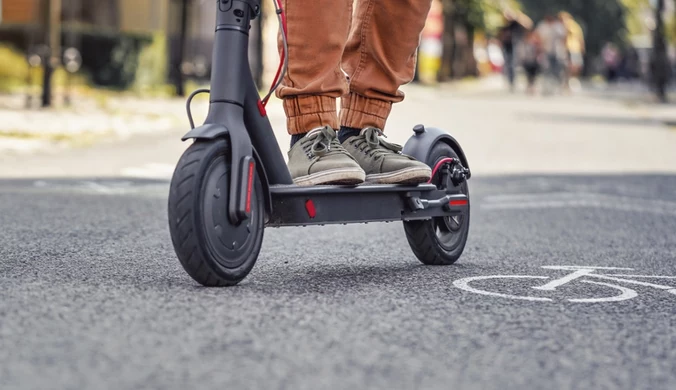 16-latek bez uprawnień potrącił elektryczną hulajnogą rowerzystkę (fot. ilustracyjne)