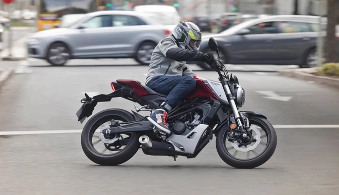 Mając prawo jazdy kategorii B można prowadzić nie tylko motocykle z silnikami o pojemności 125 cm3
