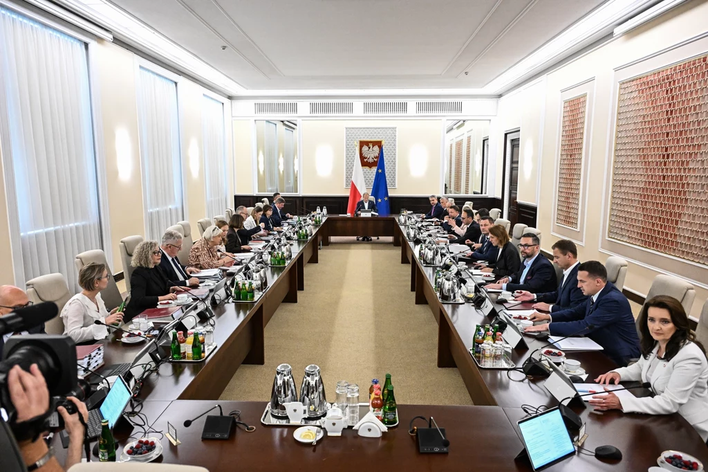 Na ten tydzień zapowiedziano rekonstrukcję rządu Na ten tydzień zapowiedziano rekonstrukcję rządu