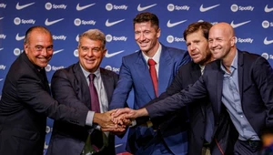 Robert Lewandowski w dniu podpisania umowy z FC Barcelona