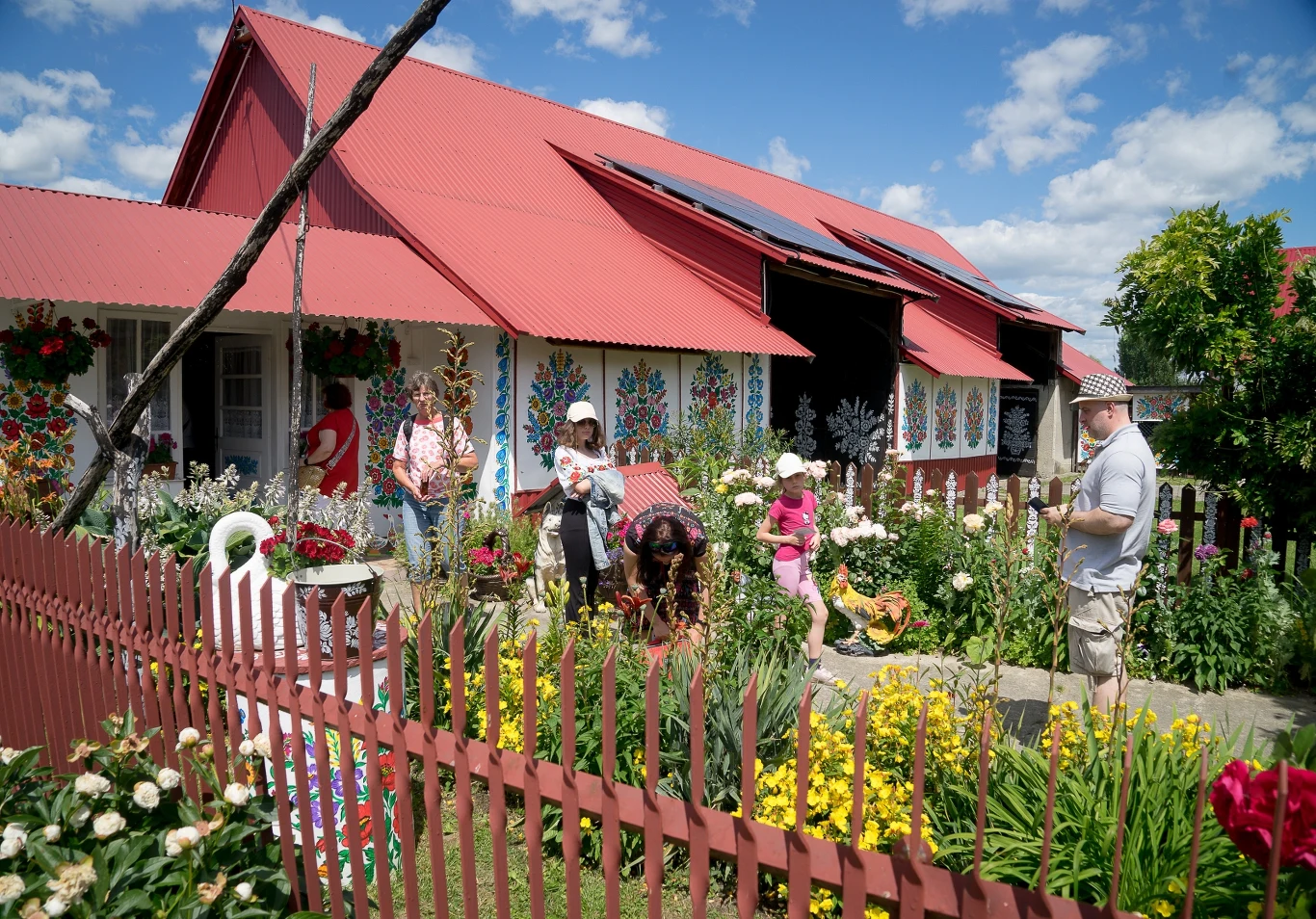 Zalipie nazywane jest "najbardziej kolorową wsią w Polsce". Z czego słynie?