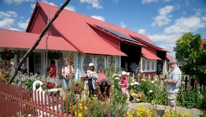 Do tej wioski przyjeżdżają turyści z całej Europy. Malownicza perełka Małopolski 