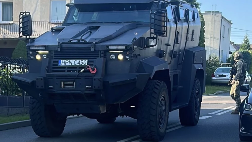 Policja z udziałem kontrterrorystów zatrzymała mężczyznę w Chojnicach Policja z udziałem kontrterrorystów zatrzymała mężczyznę w Chojnicach