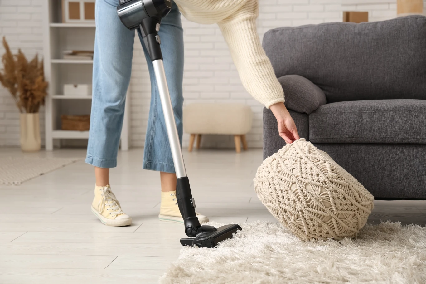 Jak usunąć sierść z dywanu? Jak usunąć sierść z dywanu?