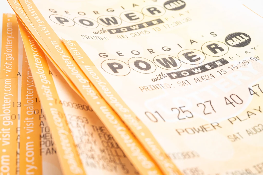 Kupił dwa losy przez pomyłkę. Wygrał 2 mln dolarów w Powerball Kupił dwa losy przez pomyłkę. Wygrał 2 mln dolarów w Powerball