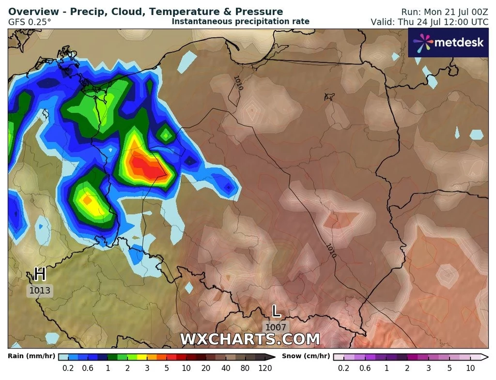 Mapa pogodowa Polski z zaznaczonym poziomem opadów, chmur, temperatury i ciśnienia, intensywne opady widoczne na zachodzie kraju, przewaga suchych i cieplejszych obszarów w centrum i na wschodzie.